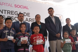 ENTREGAN BECAS A NIOS Y NIAS EN CONDICIONES DE VULNERABILIDAD