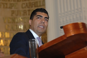 La Contralora al servicio del gangsterismo gubernamental: Carlos Candelaria 
