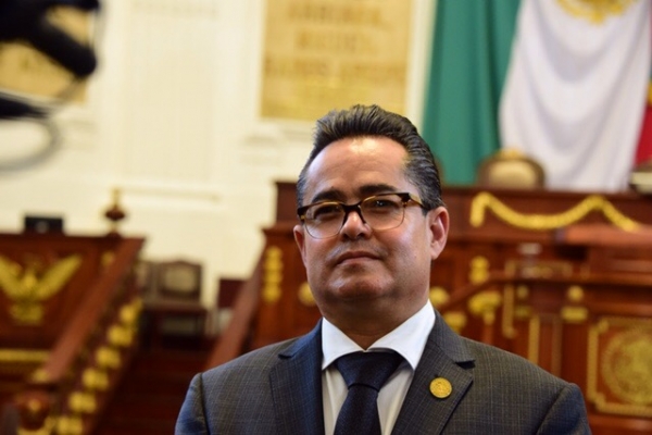 Presentar dip. Leonel Luna iniciativa de la Ley de la Administracin Pblica de la CDMX 