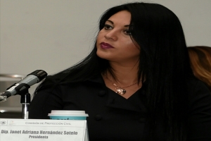 
Exige Janet Hernndez al Constituyente elevar a rango constitucional el derecho al agua 
 
