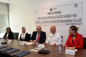 Firman convenio el Instituto de Investigaciones Parlamentarias de la ALDF y el COIRENAT