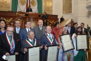 DIPUTADOS DEL DF RECONOCEN A ARTISTAS CON LA MEDALLA 
AL MRITO EN LAS ARTES 2014