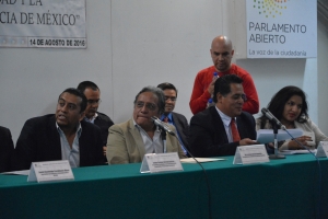 Las corporaciones policiacas para proteger ciudadanos, no para evitar manifestantes en el Zcalo: LJH

