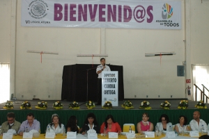 PRESENTA ROBERTO CANDIA RED DE MUJERES TODAS, NOSOTRAS EN MH