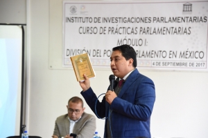 Prioritario, intercambiar conocimientos entre acadmicos y especialistas en proceso legislativo: Miguel Errasti