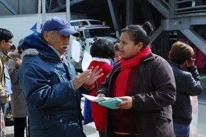 AGREDEN GRANADEROS A DIPUTADA DE MORENA, CITLALLI HERNNDEZ MORA, DURANTE CLAUSURA SIMBLICA DEL CONJUNTO HABITACIONAL VIDALTUS RESIDENCIAL CENTRAL, EN IZTACALCO