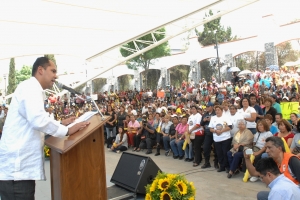 PRESENTA ALEJANDRO ROBLES PRIMER INFORME DE ACTIVIDADES