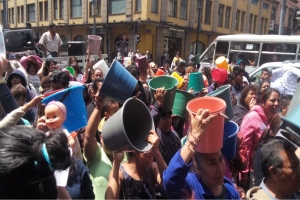 Protesta asamblesta ante diputados para exigir que Presupuesto Federal 2018 incluya 10 mmdp para modernizar red hidrulica de la CDMX