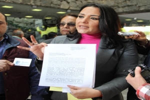 VECINOS DE BJ, ACOMPAADOS DE LA DIPUTADA DINORAH PIZANO ACUDEN A LA CDHDF A INTERPONER DENUNCIA EN CONTRA DE AUTORIDADES DELEGACIONALES