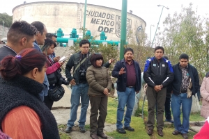 DENUNCIAN VECINOS ABUSOS DE PIPEROS DE LA DELEGACIN IZTAPALAPA; PAGAN 100 O 200 PESOS POR PIPA Y PIDEN CREDENCIAL DE ELECTOR