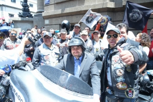 Presenta morena ley que regula uso de motocicleta