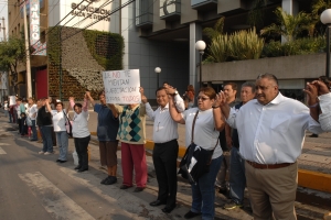 CADENA HUMANA EN CONTRA DEL TREN MXICO-TOLUCA 