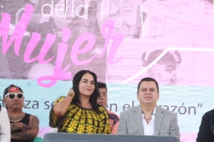 REALIZAN FERIA DE SERVICIOS PARA LA MUJER EN IZTAPALAPA