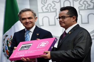 Recibe Leonel Luna del Jefe de Gobierno iniciativa del Proyecto de Desarrollo Urbano para la Ciudad de Mxico