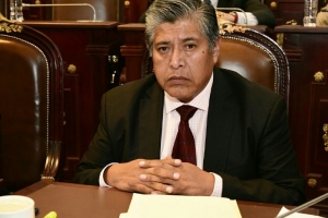 Demanda Felipe de la Cruz restablecer licencia permanente de conducir