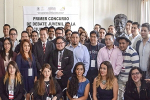 Inaugura Nstor Nez primer debate juvenil de la Ciudad de Mxico
