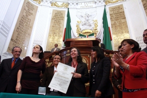 ENTREGAN MEDALLA AL MRITO CIUDADANO A MARCELA LAGARDE